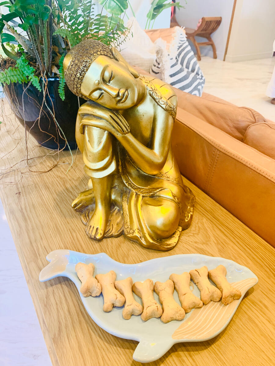 Generously sized tea towel, made from 100% certified organic cotton.